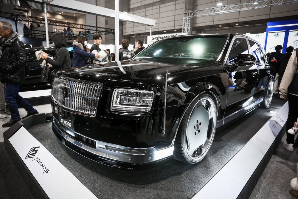 2025 Toyota Century: Supreme Luxury Meets Japanese Craftsmanship