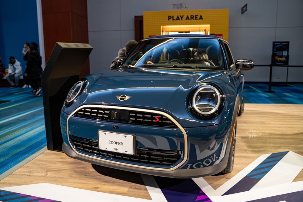 2027 MINI Cooper: Iconic Style, Urban Agility, Modern Tech