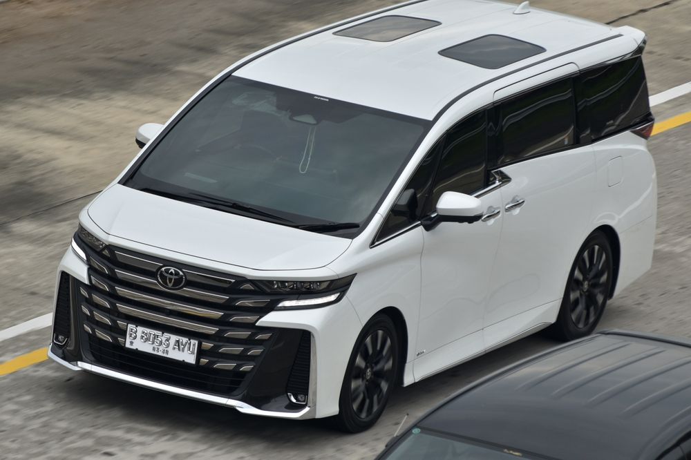 2025 Toyota Vellfire: Executive Luxury, Ultimate Space