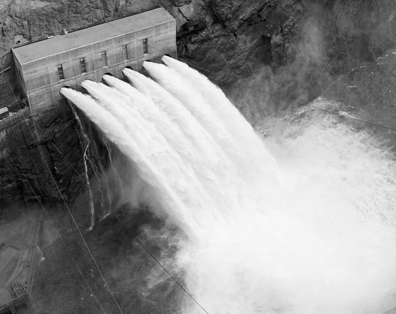 You’ll Never Believe What Researchers Discovered When They Drained the Water from The Niagara Falls | Getty Images Photo by Bettmann