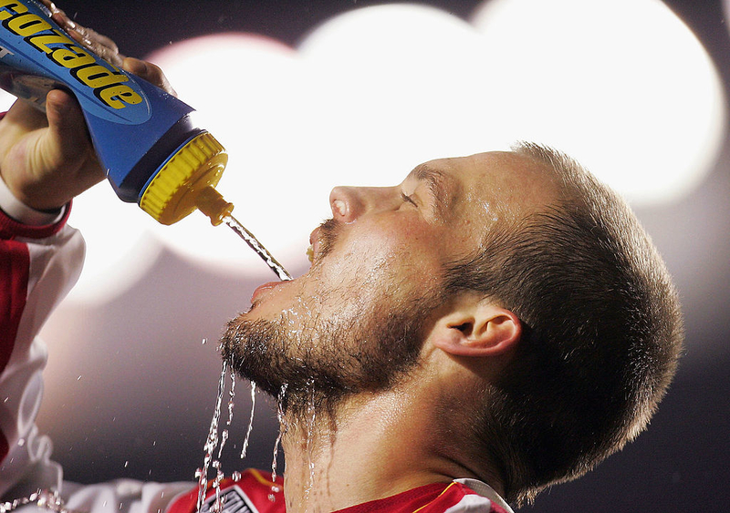 Five Glasses of Water a Day Keep the Doctor Away | Getty Images Photo by Matthew Peters/Manchester United