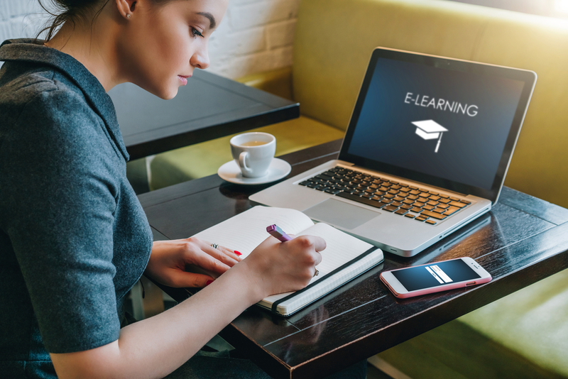 Millennials Prefer to Pay For Online Courses | Foxy burrow/Shutterstock