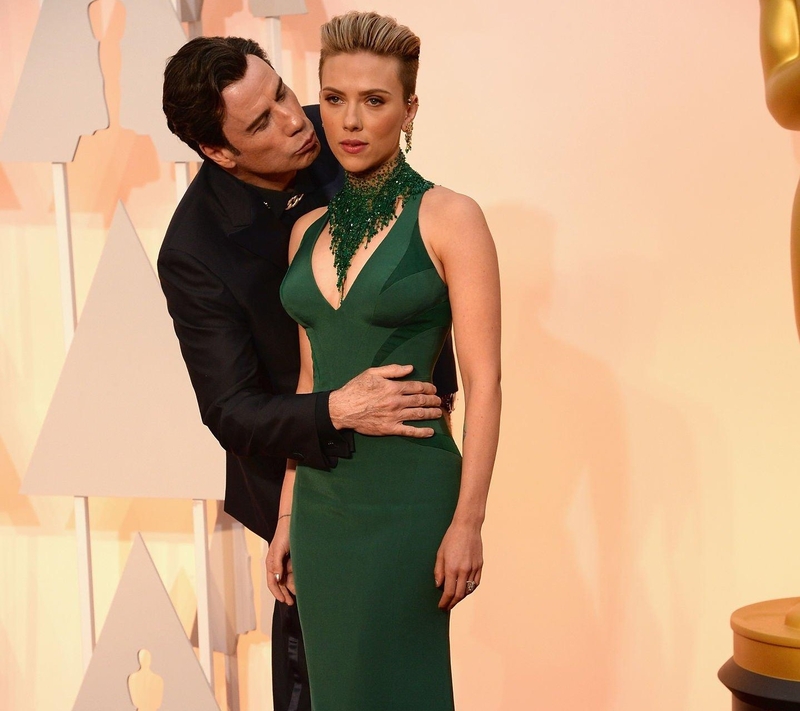 John Travolta’s Cringy Attempt at a Kiss | Getty Images Photo by Kevin Mazur/WireImage