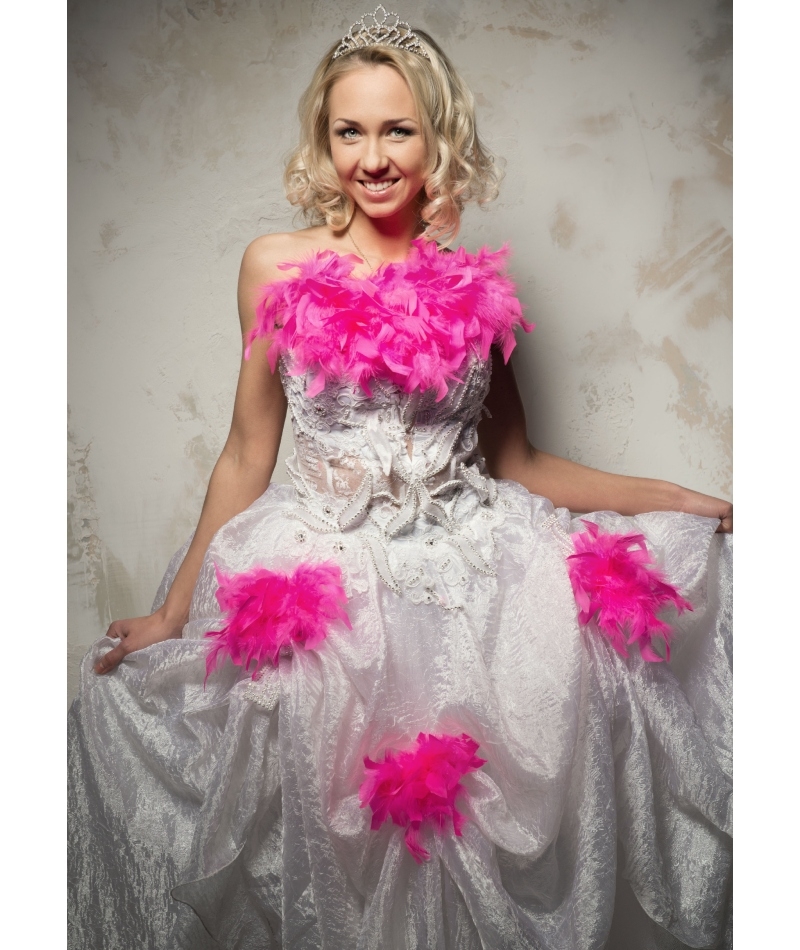 Lady in Pink | Alamy Stock Photo by Aleksandrs Tihonovs 