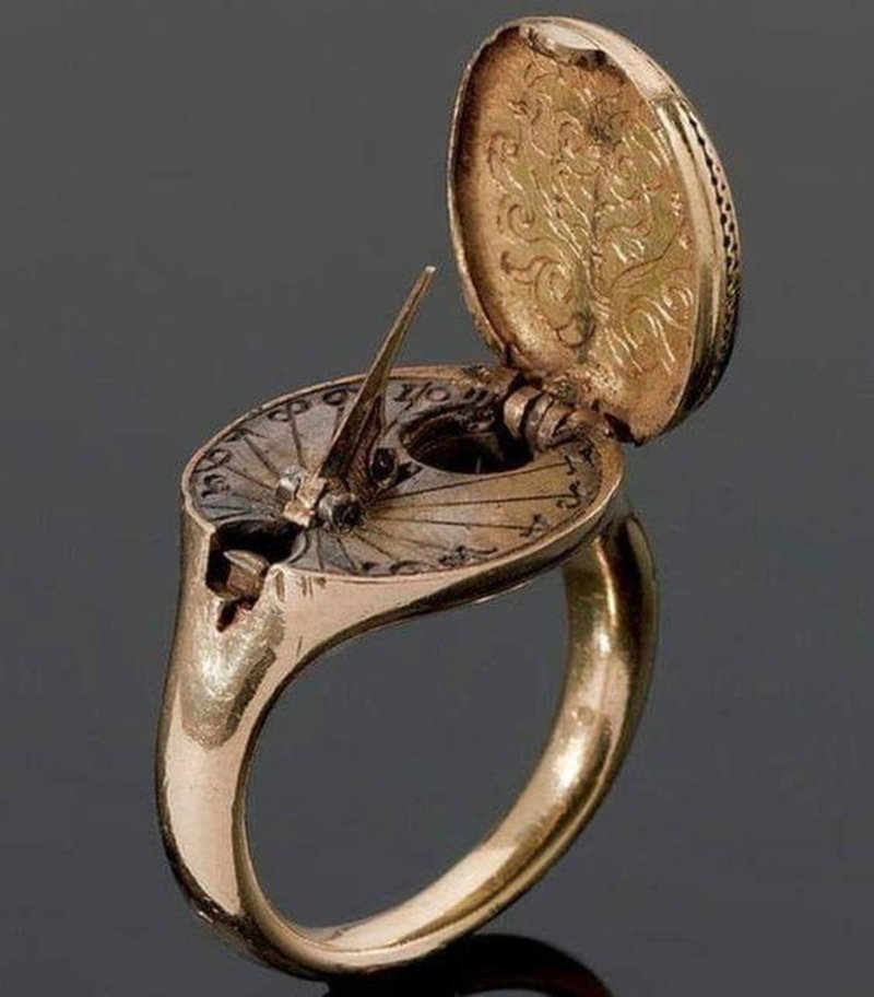 This 16th Century Gold Ring Features a Sundial and Compass | Imgur.com/tHbaz1I