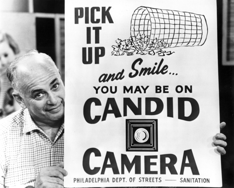 Host Allen Funt Smiling for the Camera on ’Smile, You’re on Candid Camera!’ (1948-1990) | Alamy Stock Photo by Courtesy Everett Collection