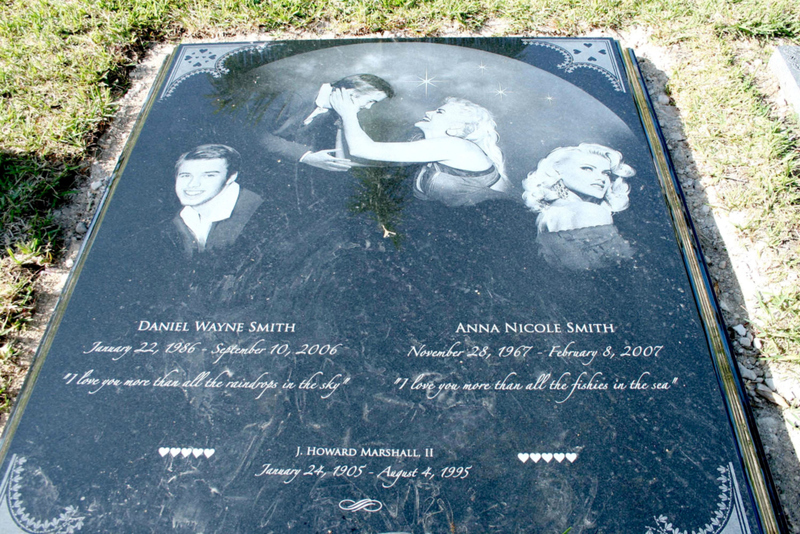 Anna Nicole’s Tragic Death | Alamy Stock Photo by WENN Rights Ltd 