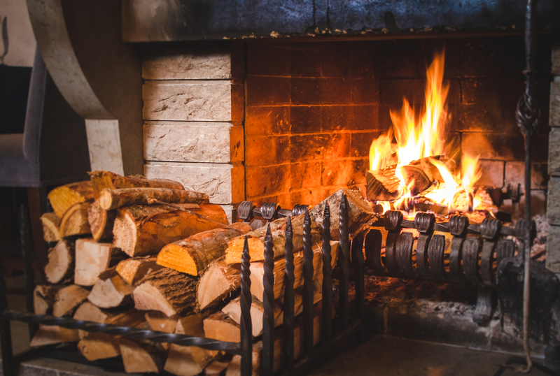 DIY Fireplace Extinguisher | Shutterstock