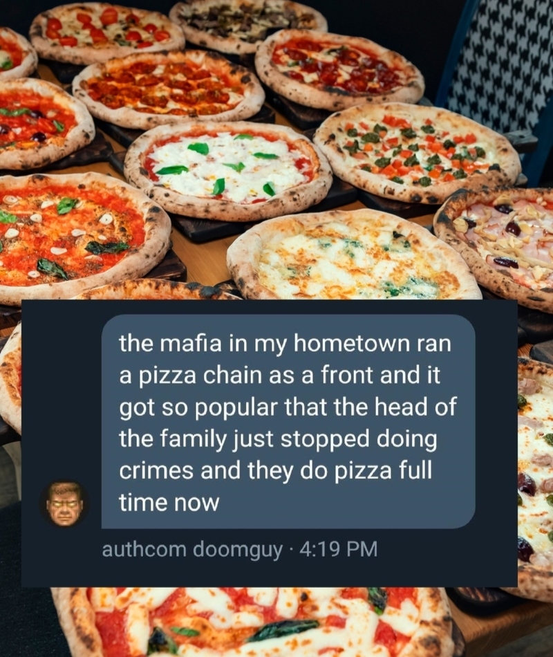 Mafia<Pizza | George Okunev/Shutterstock & Reddit.com/daviddukenukem