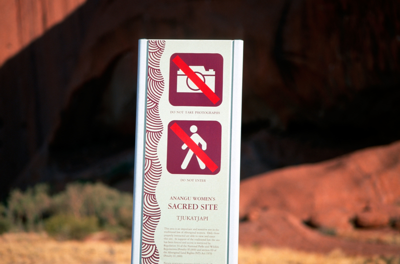 Uluru Sign | Alamy Stock Photo by Wim Wiskerke