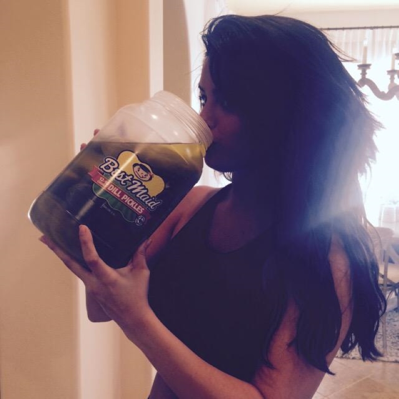 She Loves Pickles | Twitter/@selenagomez