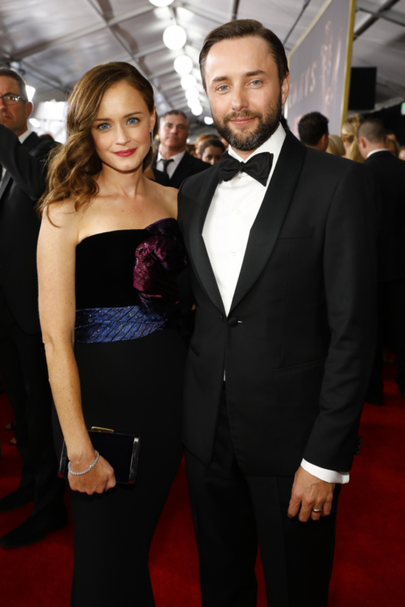Alexis Bledel y Vincent Kartheiser | Getty Images/Photo by Trae Patton/CBS via Getty Images