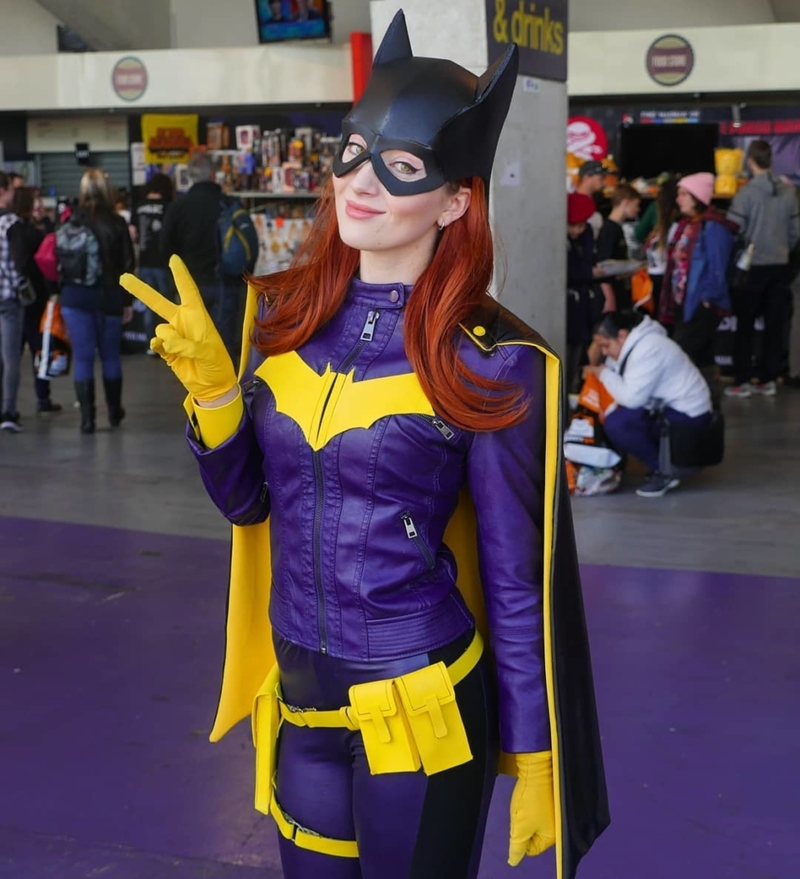 Batgirl | Instagram/@lola_v_cosplay
