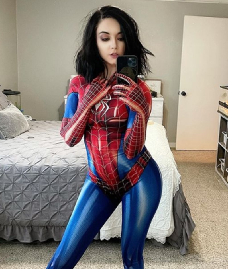 Spider-Woman | Instagram/@chrystafettcosplay