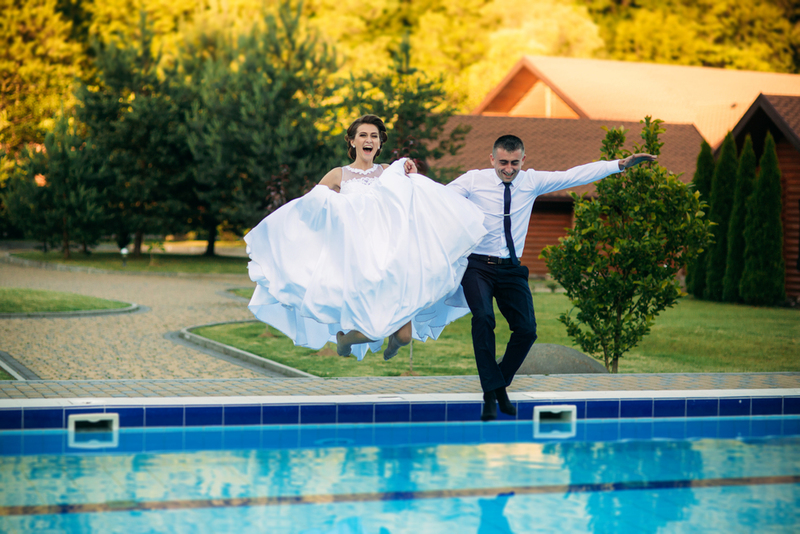 Arruinar el vestido para una foto | Shutterstock