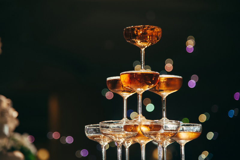 Torres de copas de champán | Shutterstock
