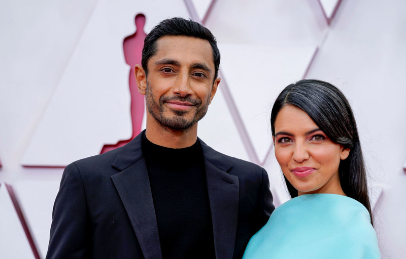 Riz Ahmed y Fatima Farheen Mirza | Getty Images Photo by Chris Pizzello-Pool