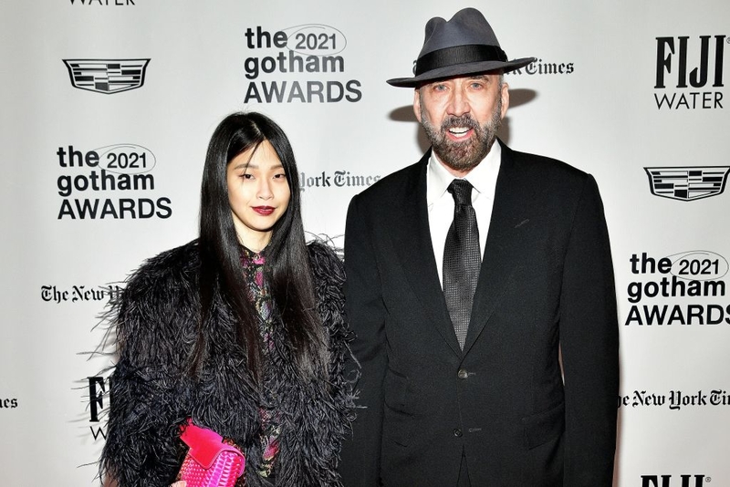Nicolas Cage y Riko Shibata | Getty Images Photo by Eugene Gologursky/FIJI Water