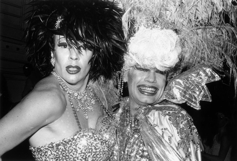 Les Drag Queens Emblématiques des Années 60 — Hibiscus et Angel Jack | Getty Images Photo by Tom Gates