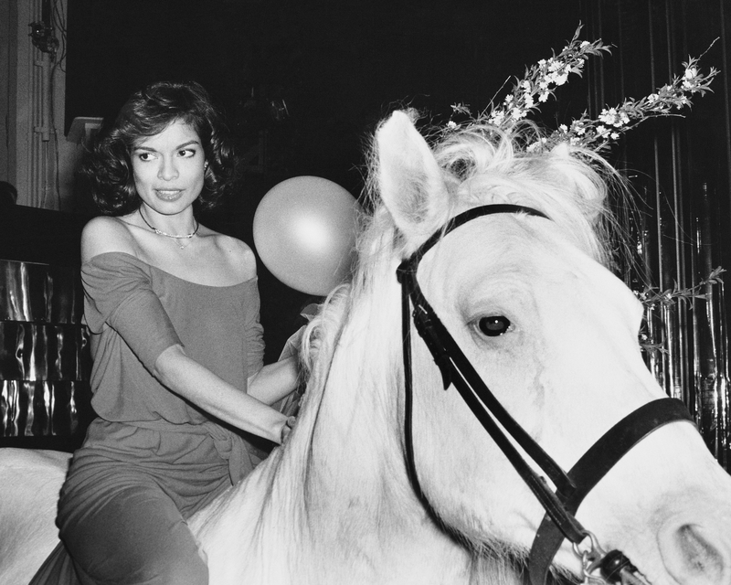 Bianca Jagger A Monté un Cheval Vivant Dans le Club | Getty Images Photo by Rose Hartman