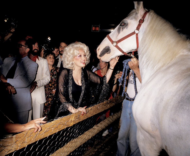 Dolly Parton A Amené une Forte Dose de Country au Club New-Yorkais | Getty Images Photo by Ron Galella