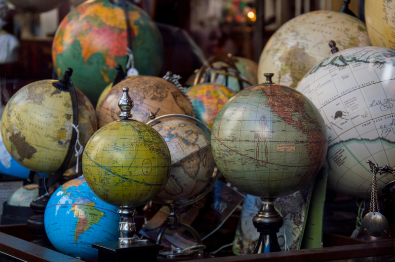 Vintage Globes | Alamy Stock Photo by Erzsebet Egri