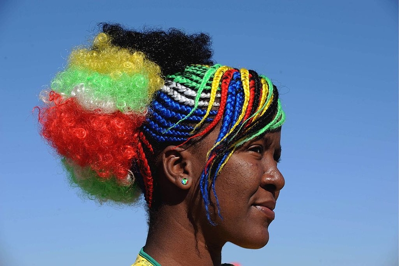 Vielleicht ist sie ein Fan des Clown-Teams? | Getty Images Photo by Lefty Shivambu/Gallo Images