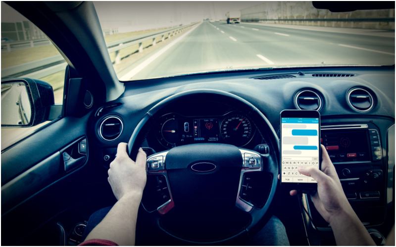 Texting and Driving ist häufiger, als man hoffen würde | Shutterstock