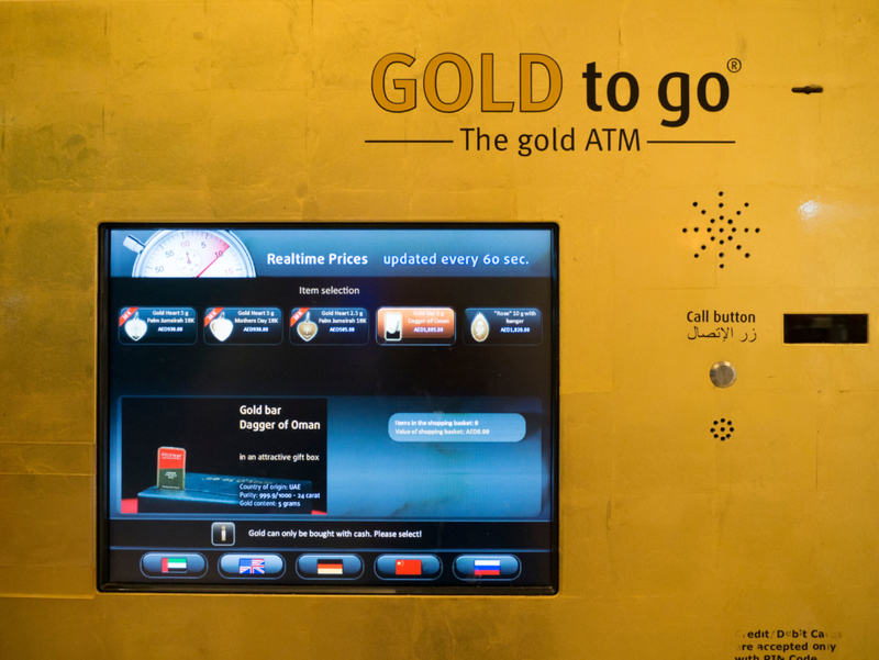 Gold aus einer Maschine | Alamy Stock Photo