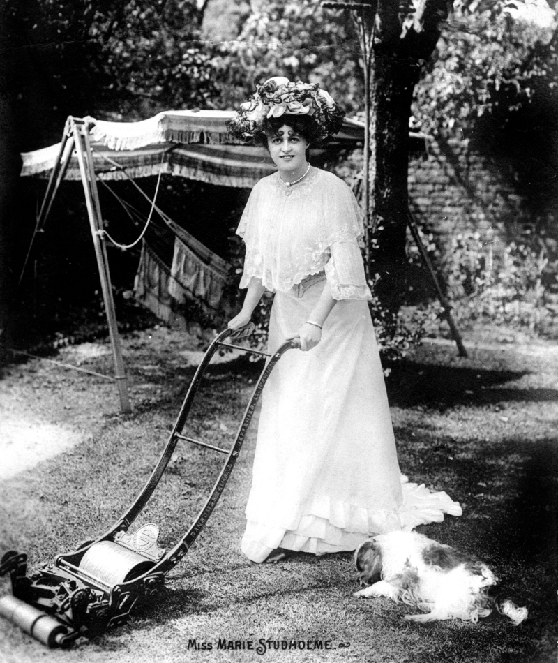 The Lady with the Lawnmower | Getty Images Photo by The Print Collector