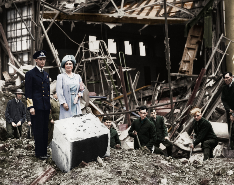 Daños causados por las bombas en el Palacio de Buckingham | Alamy Stock Photo by The Print Collector/Heritage Images