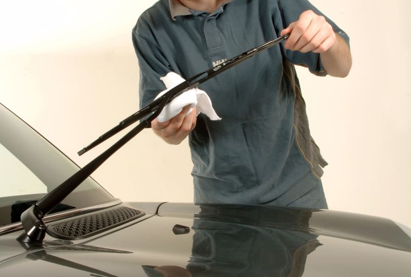 DIY Wiper Blade Cleaning Solution | Alamy Stock Photo
